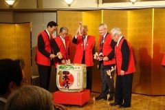 Sake barrel openning