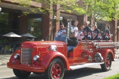 Komets caravan to the Coliseum