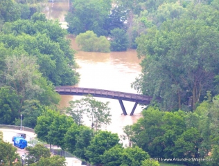 2015/06/19: Pedestrian Bridge over flooding waters