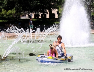 2015/08/01: Paddling around in a downtown fountain