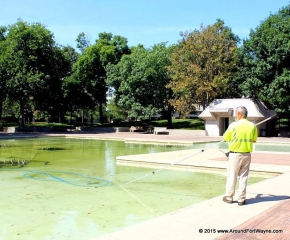 2015/09/10: Cleaning the Freimann Square fountain