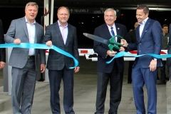 2016/05/09: Cutting ribbon at the Skyline Garage