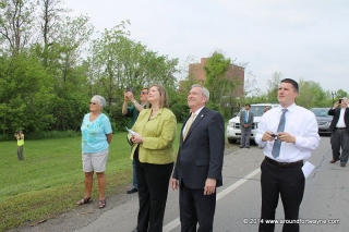 Mayor Henry watches the installation