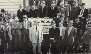 1939/08/23: Fort Wayne Mayor Baals with shovel