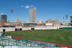 2009/04/01: Outfield wall