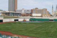 2009/04/02: Outfield wall