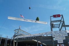 2009/07/01: Lifting the final beam into place